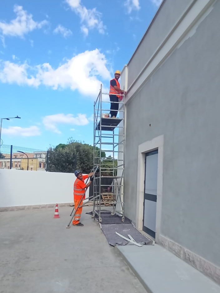 Facciata esterna con ponteggio